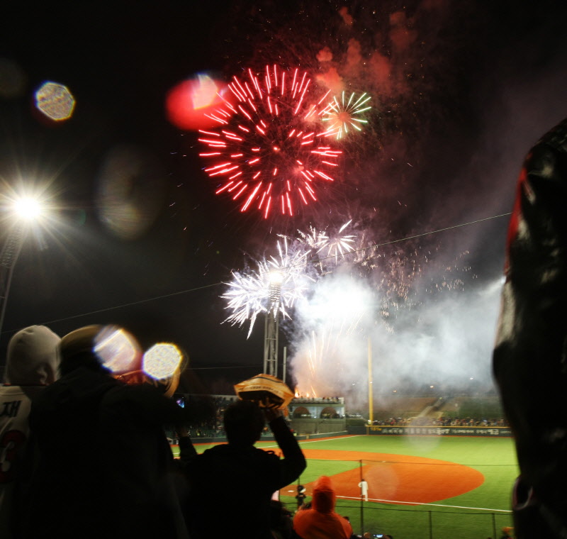 울산 개막전을 축하하는 폭죽놀이